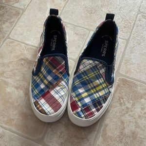 NEVER WORN plaid memory foam sperry shoes